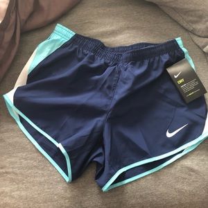 WOMAN NIKE RUNNING SHORTS